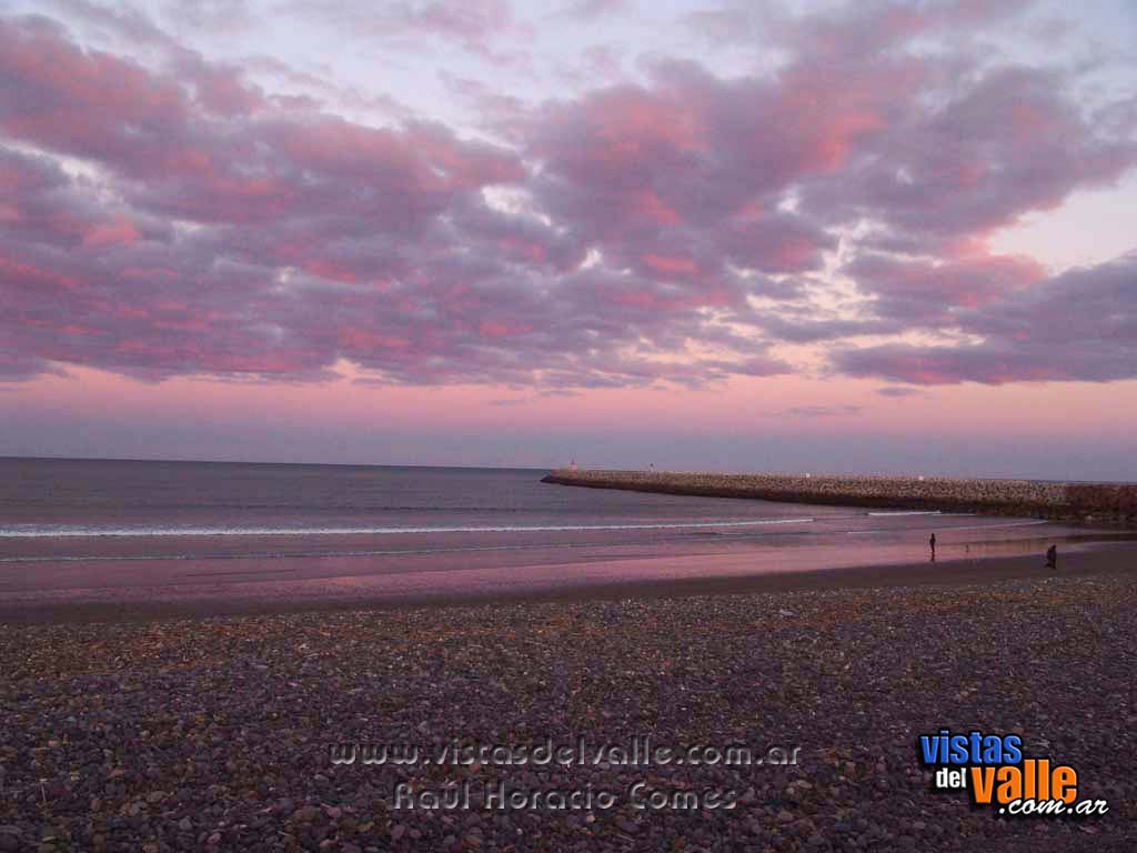 Atardecer rojizo en Playa Union