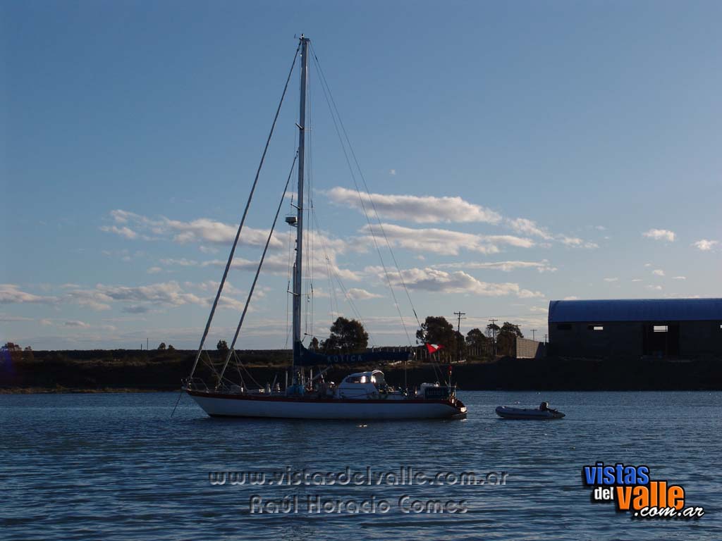 Velero en el puerto