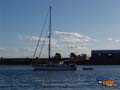 Velero en el puerto