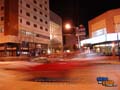 Toma nocturna de las calles San Martin y Belgrano